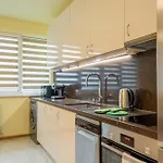 Top Location Central New & Spacious 3 Bdr Apt Medical Academy