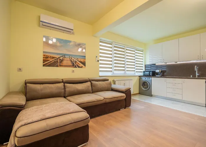 Top Location Central New & Spacious 3 Bdr Apt Medical Academy