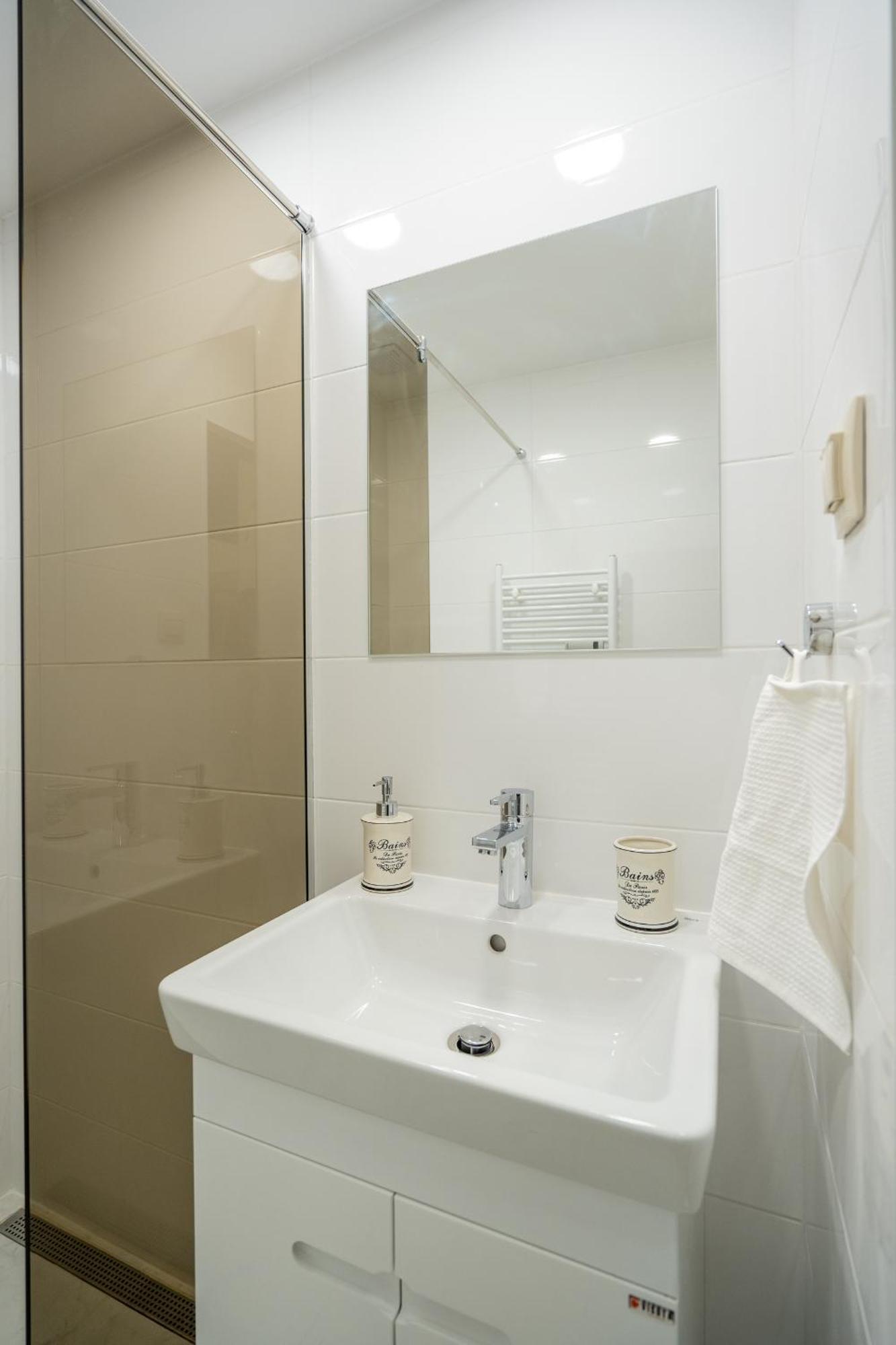 Apartament Location New & Spacious 3 Bdr Medical Academy *