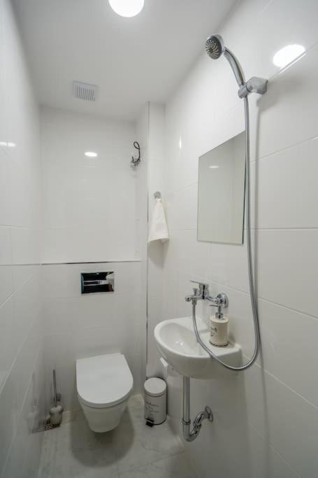 Location New & Spacious 3 Bdr Medical Academy